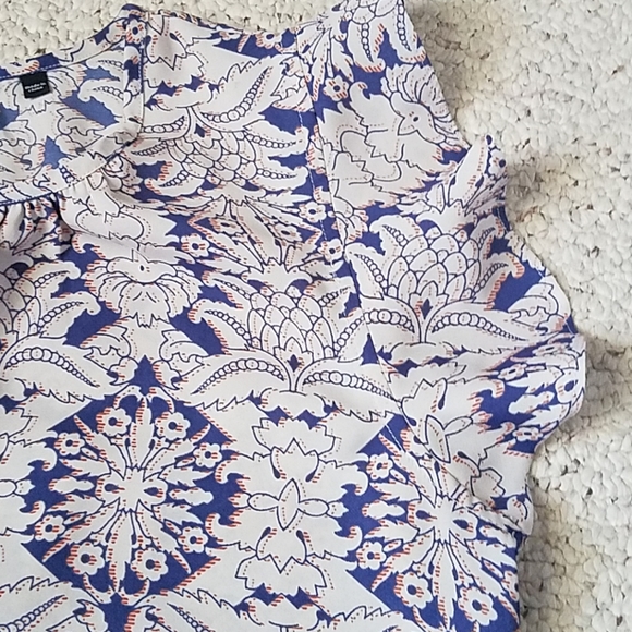 CABI flutter sleeve printed top size s - Picture 4 of 8